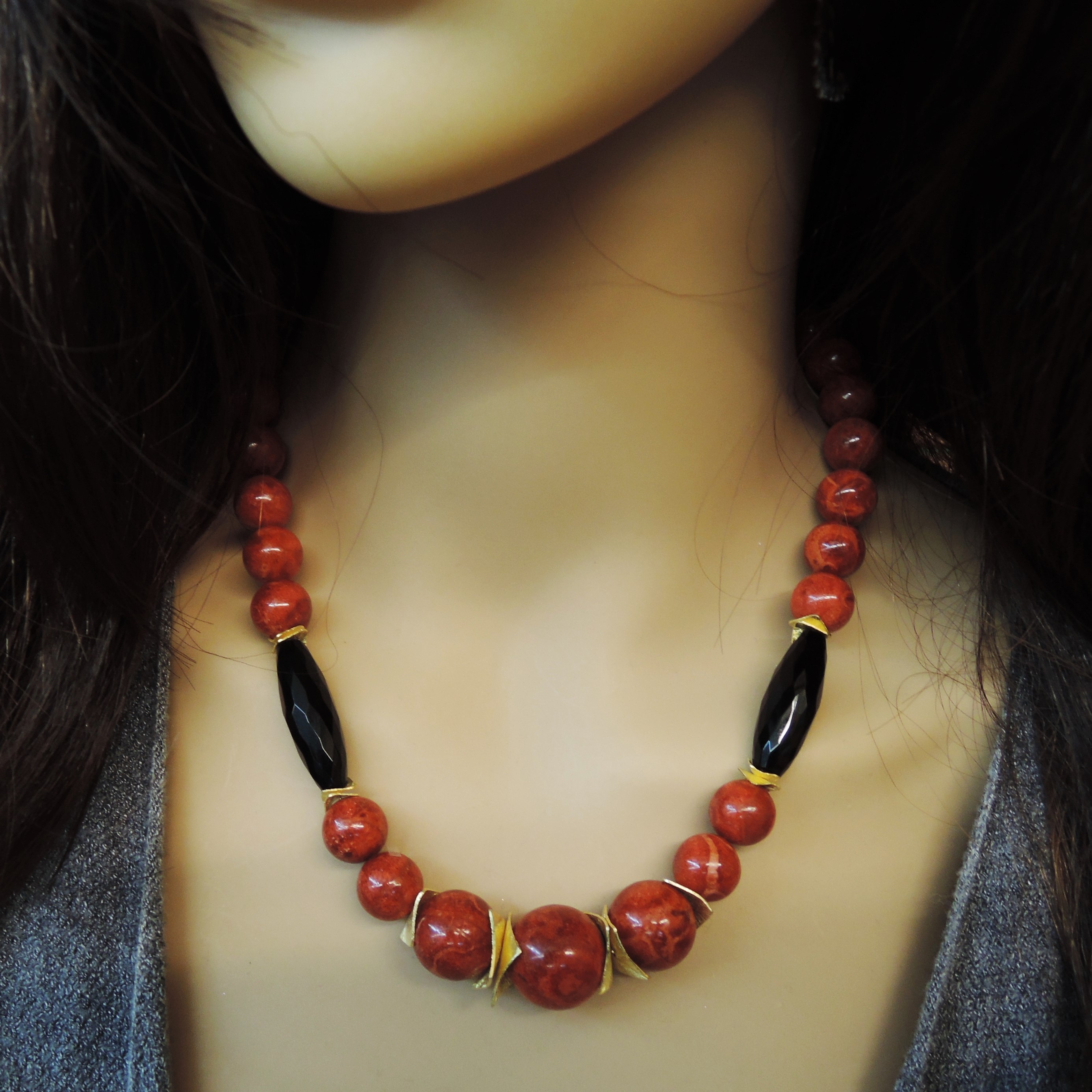 Edelsteinkette Schaumkoralle mit Onyx